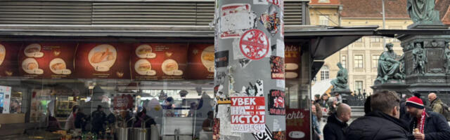 Navijači Zvezde okupirali centar grada: Dobro poznate nalepnice i sjajna atmosfera u Gracu (FOTO/VIDEO)