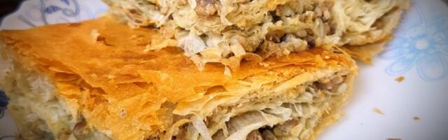 Domaći burek sa mesom: Bolji nego iz pekare - hrskava korica i neodoljiv ukus (VIDEO)