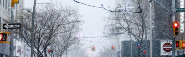 Због зимске олује затворене школе на североистоку САД, отказано хиљаде летова