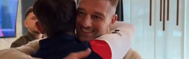 Veljko Paunović ugledao Sergeja i Vanju, pogledajte kako je selektor Srbije dočekao povratnike