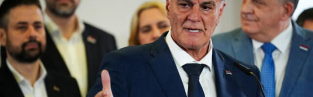Српска: Синиша Каран хоспитализован ради редовних прегледа