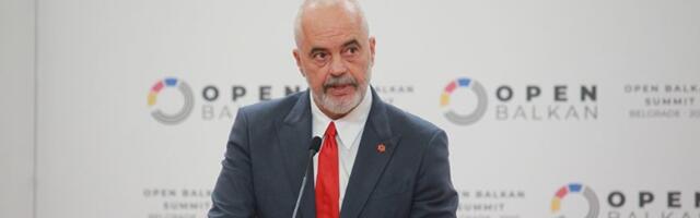 Edi Rama se brani od optužbi za korupciju: Demonstrantima poručio da nije "albanski Kum" a onda ih opsovao!