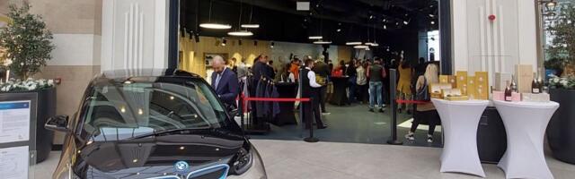 The BMW iX & The BMW Store