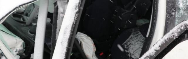 IMA MRTVIH! Putnički autobus se survao u provaliju, izleteo s MAGISTRALE