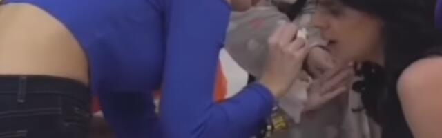 MAJA ISKASAPILA ANITU PO LICU, ŠIKLJALA JOJ KRV SVUAD: Noktima joj uništila facu, obezbeđenje hitno reagovalo! (VIDEO)