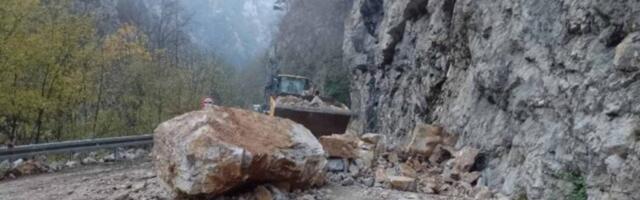 Putevi Srbije: Oprez zbog poledice, magle i odrona
