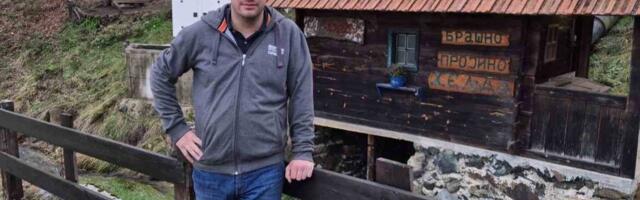 Uros ponosan na pradedovinu! Više od 100 godina, ispod njenog kamena izlazi slasno brašno