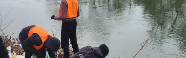 Učenici i aktivisti udruženo očistili priobalje Ibra