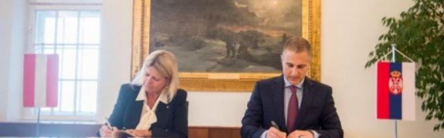 Ministarka odbrane Austrije stigla u posetu Srbiji