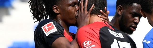 Bojata tvrdi: Nisam poljubio Grujića; Labadija pita: Zašto smo testirani, ako ne možemo da proslavimo gol?