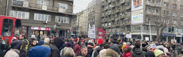 Studenti blokirali saobraćaj kod Pravnog fakulteta u Beogradu zbog teško povređene studentkinje