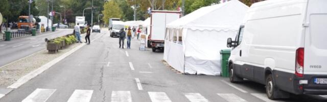 "Gde je završio budžetski novac namenjen za poslovanje fakulteta, da li možda za finansiranje "ćacilenda" i skupova SNS?"