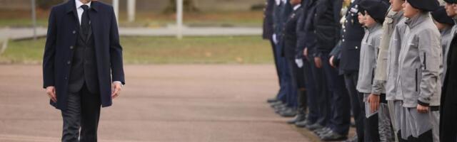 Francuska vraća ograničeno služenje vojnog roka