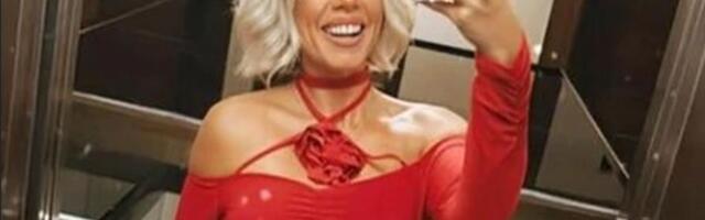 Ona je od prošle godine najobrazovanija pevačica: Postala doktor nauka, sad provocira dekolteom…