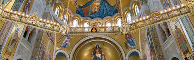 Низ предавања у крипти храма Светог Саве на Врачару