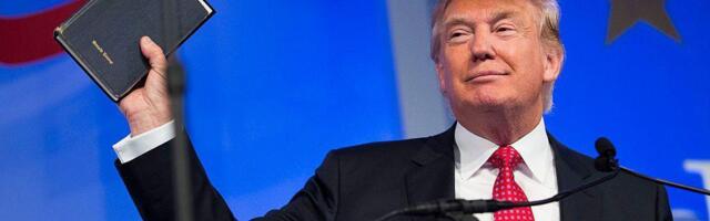 Tramp učestvovao u maratonskom čitanju Biblije