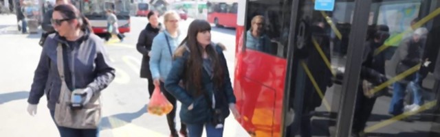 Mi maske ne nosimo: bahate devojke zgrozile putnike u busu, a o reakciji vozača na njihovo ponašanje svi pričaju