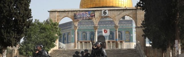 Ponovo sukobi kod Al Akse: Palestinci bacali kamenice na izraelsku policiju