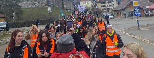 Meštani Arilja i Kosjerića krenuli peške do Požege na protest
