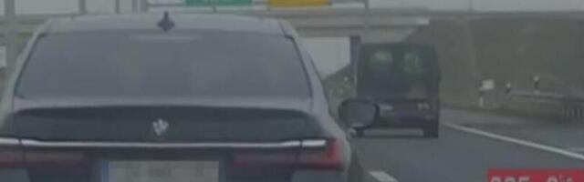 Neverovatna akcija presretača na autoputu! Jurili bahatog vozača BMW-a, kamere se zacrvenele od brzine! (FOTO)