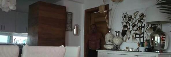 AKO IMATE DOBAR VID, VIDEĆETE MILETA KITIĆA NA OVOJ SLICI: Pevač toliko pocrneo na odmoru da se ne vidi