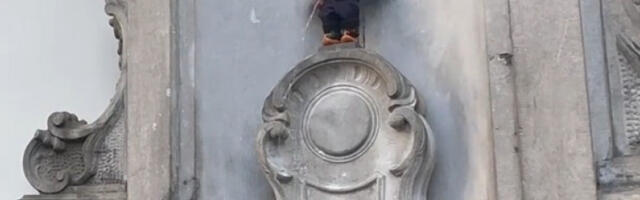 Брисел: статуа Манекен Пис у шумадијској народној ношњи на Дан државности Србије