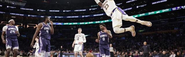 NOVAK GLEDAO MONSTRUOZNO KUCANJE LEBRONA! Čovek ima 41 godinu, a leti i dalje! (VIDEO)