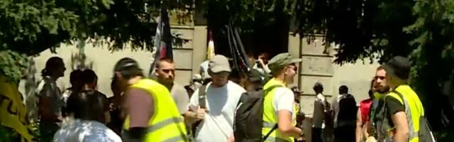 Studenti iz Kragujevca krenuli u šetnju do Kraljeva na vidovdanski protest