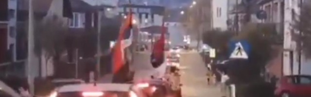CRNA GORA I DALJE SLAVI NOVU VLADU: Trobojke se vijore, iz Tivta krenula auto-litija (VIDEO)