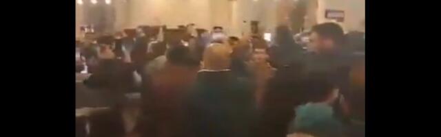 Pobunjenici upali u Asadovu palatu: Čuju se rafali (VIDEO)