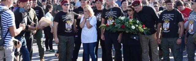 "Mama protiv mašinerije": Dijana Hrka šesnaestominutnom tišinom počela štrajk glađu (FOTO)