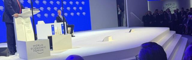 Njujork tajms objavio sliku iz Davosa: Vučić u prvom redu dok Tramp drži govor  (FOTO)