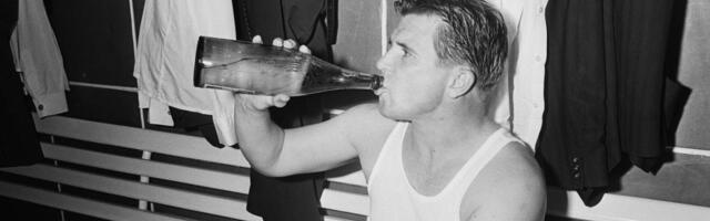 HTEO DA IGRA U JUGOSLAVIJI, ALI JE UDBA REKLA - NE! Menjao odeću za meso u ratu, pa postao legenda svetskog fudbala! Neverovatna priča o GALOPIRAJUĆEM MAJORU