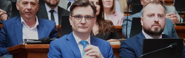 "GDE ĆE VAM DUŠA? NEPRIJAVLJENO DRŽE SKUP, BLOKIRAJU, ĐOKIĆ ODMAH DOTRČAO!" Jovanov o incidentu kod Pravnog: Kad je dete poginulo on otišao na proslavu (VIDEO)