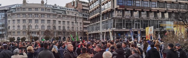 Antivakseri u Beogradu ponovo protestuju protiv mera Kriznog štaba i opet su svi bez maski i bez distance