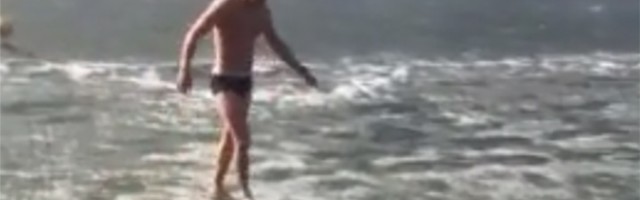 Koliko ljudi bi ovo uradilo? Spasio psa iz ledenog jezera (VIDEO)