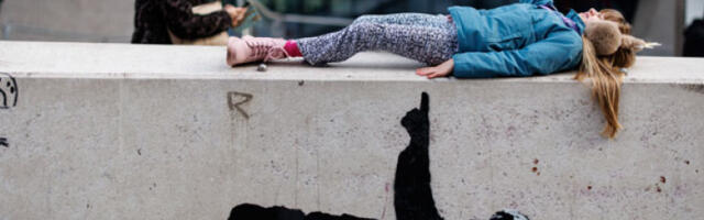 Нови Бенксијев мурал освануо у Лондону пред Божић