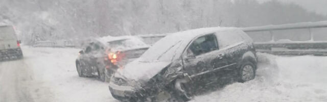 SNEG ZATVORIO ŠKOLE, OPŠTI KOLAPS U VEĆEM DELU ZEMLJE: Deca ostala kod kuće zbog MINUSA, nema ni grejanja