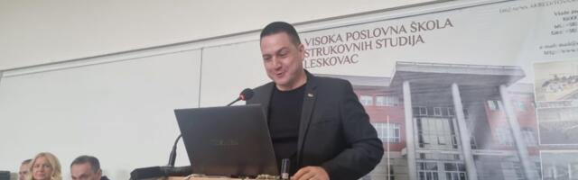 Ružić: Srbija ulazi u verbalnu i fizičku spiralu nasilja, u opasnosti smo između diktature i monarhije