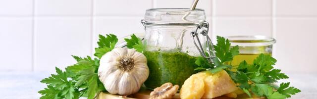 Imate svež peršun? Napravite brz i aromatičan pesto koji ide uz sve