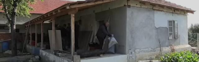 Ovo je porodična kuća Tome Zdravkovića u selu  Pečenjevci: Meštani renoviraju njegov dom