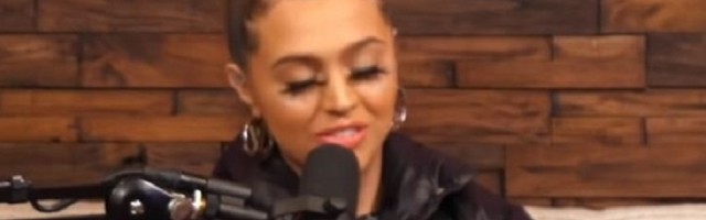 Žena deli "genijalan" način da se spusti slušalica nekome, a da to ne izgleda nepristojno! Svi su počeli da koriste njen savet