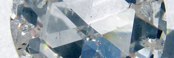 Kineski naučnici stvorili staklo jače od dijamanta