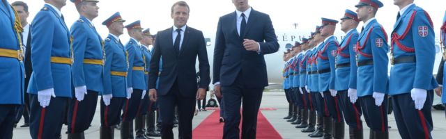 Вучић у четвртак с Макроном у Паризу, у недељу с Хотијем у Бриселу