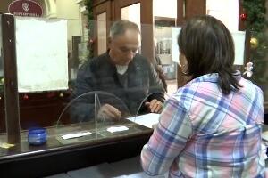 Гужве на шалтерима, грађани подносе захтеве за попусте на струју и гас