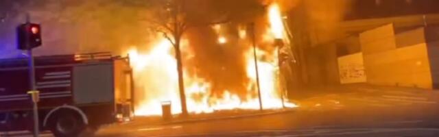 Ogroman požar u Beogradu: Vatra guta kladionicu (VIDEO)