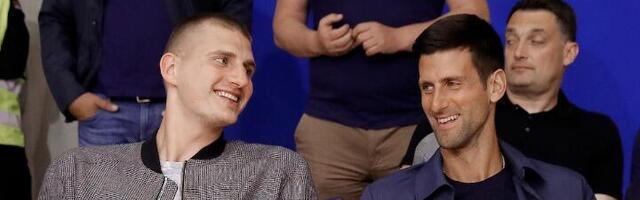 Dovoljna je samo jedna reč: Novak se poklonio Jokiću (FOTO)