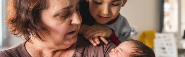 Rođena Dorćolka čestitala sinu što je napravio muško dete! Svi u šoku: "Sin nosi slavu, ćerka je tuđa večera"