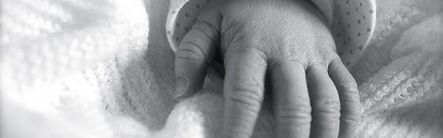 HOROR U TIRANI Beba stara 2 meseca preminula u bolnici, sumnja se na neuhranjenost