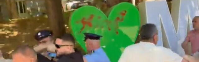 HAOS U SEVERNOJ MITROVICI, UHAPŠENI SRPSKI ČELNICI GRADA! Policija odgurala i privela gradonačelnika, Milan Radojević poručio: "Očekujem svašta!" (VIDEO)